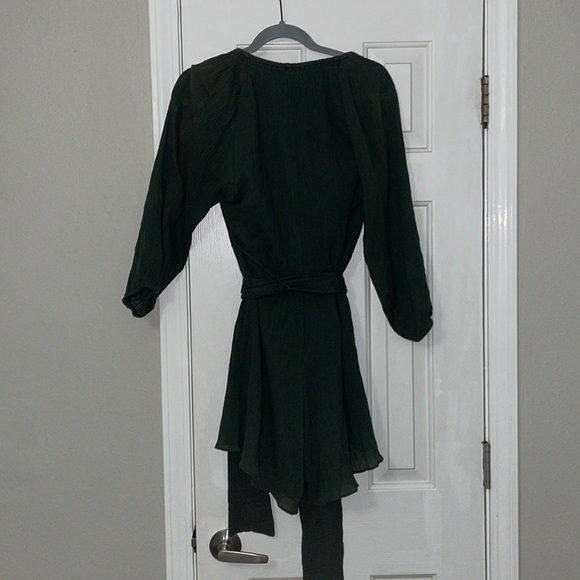 Apiece apart olive romper. Excellent quality. Perfect condition. Linen romper. - Picture 4 of 4